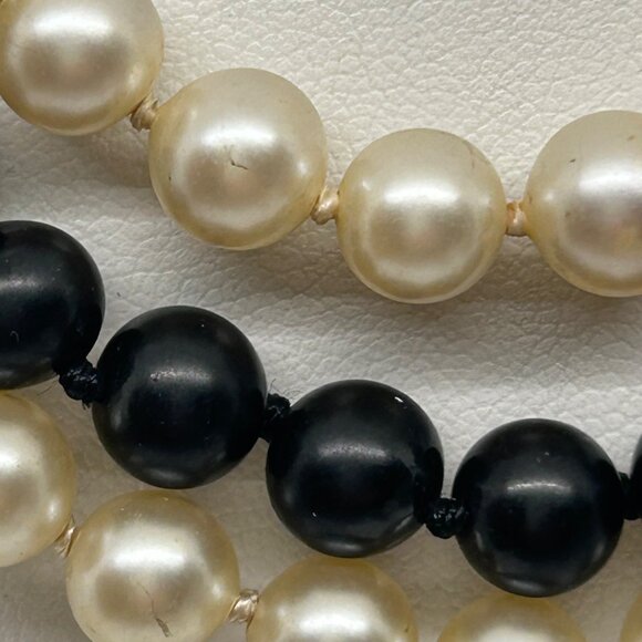 Vintage Double Strand Faux Pearl & Single Black Bead Necklace Floral Box Clasp - Picture 15 of 16